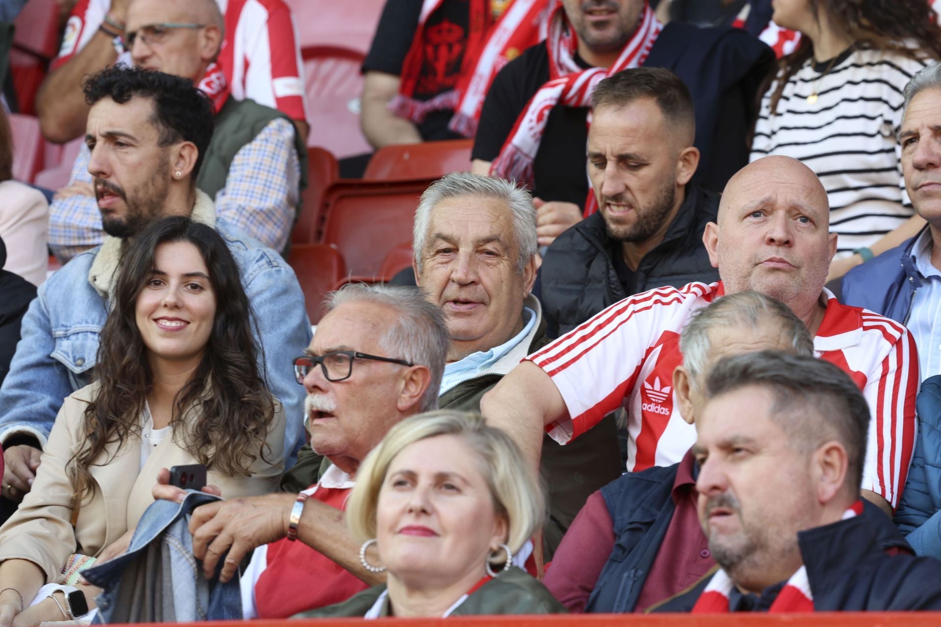 ¿Estuviste este domingo en El Molinón? ¡Búscate entre las fotos del Sporting-Albacete!