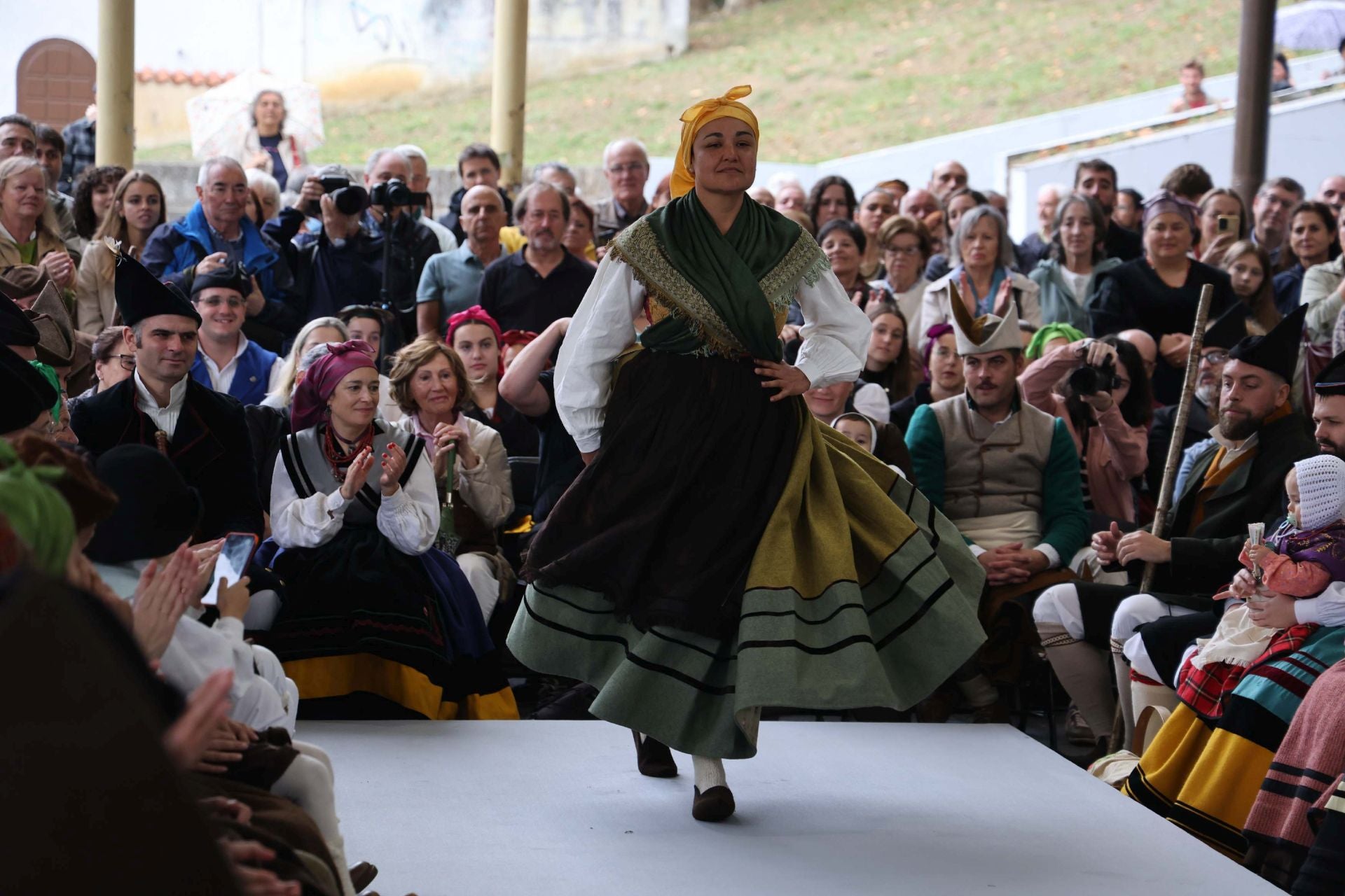 Los trajes regionales, de pasarela en Grado