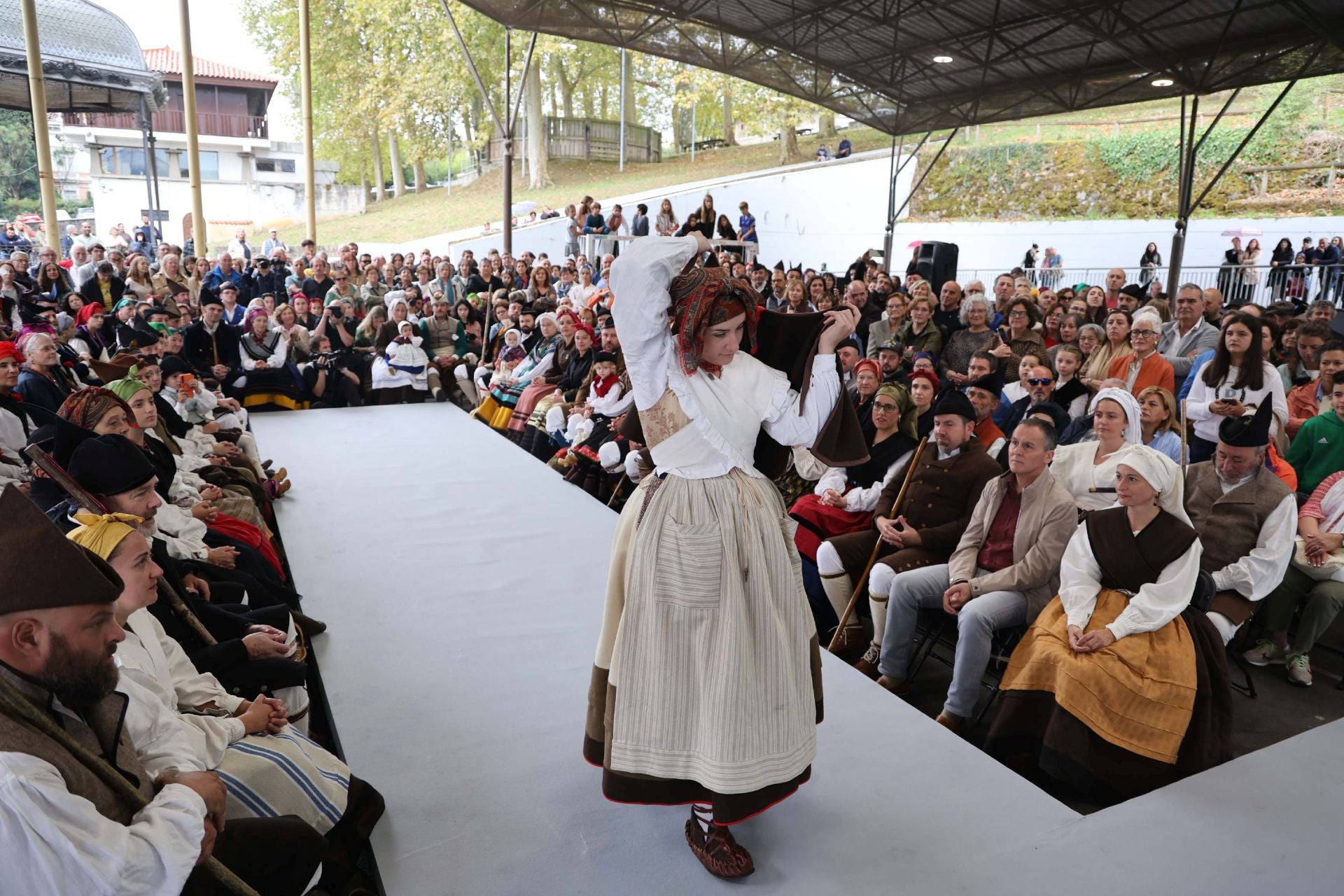 Los trajes regionales, de pasarela en Grado
