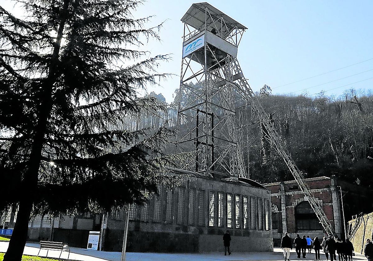 Instalaciones del pozo Fondón, en Sama.