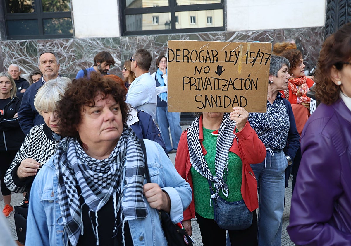 Manifestantes en la concentración del sábado en la plaza del Carbayón.
