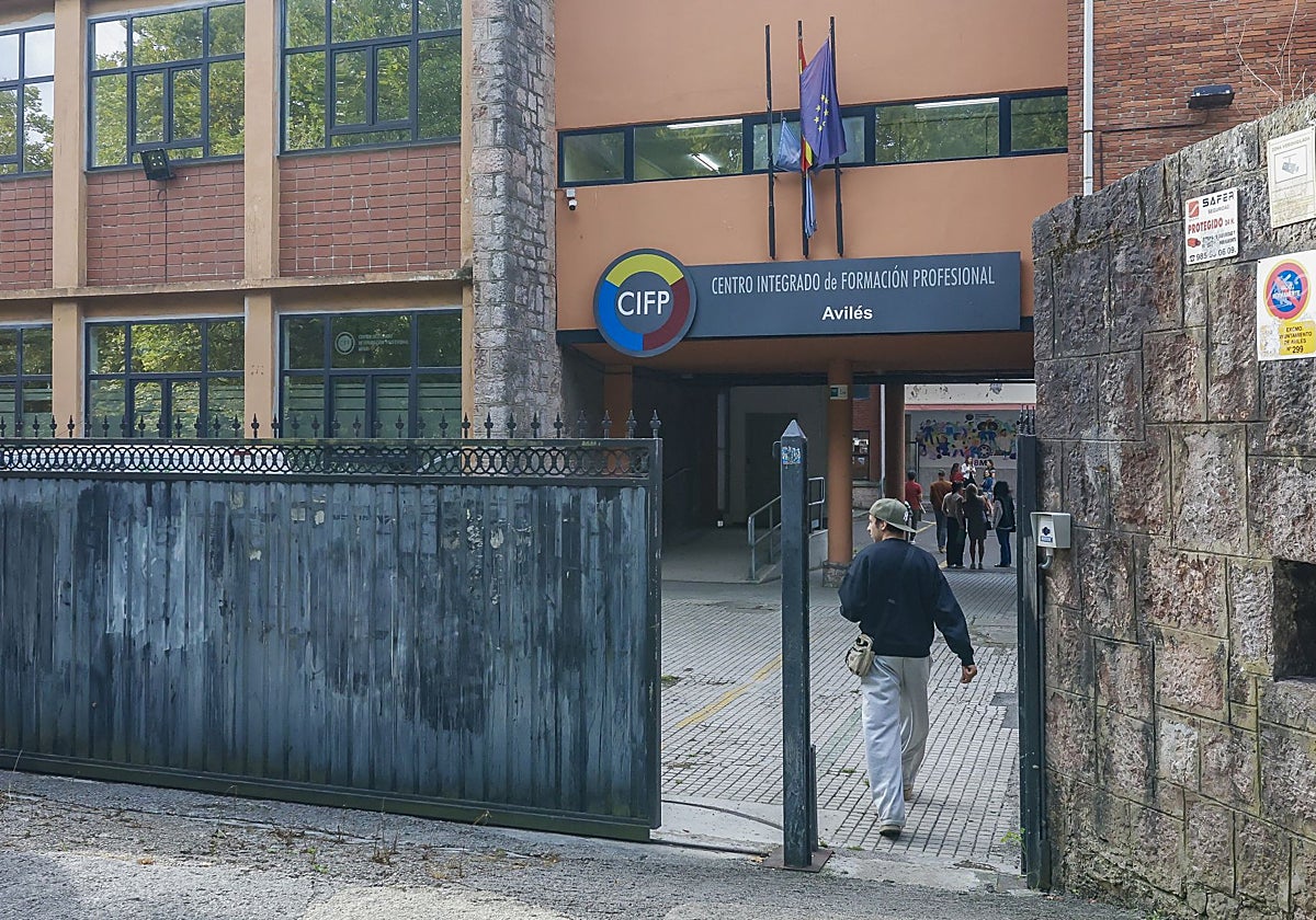 Acceso principal al Centro Integrado de Formación Profesional (CIFP) Avilés.
