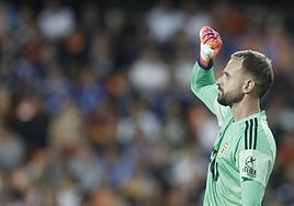 Aarón Escandell, en el Valencia - Real Oviedo.