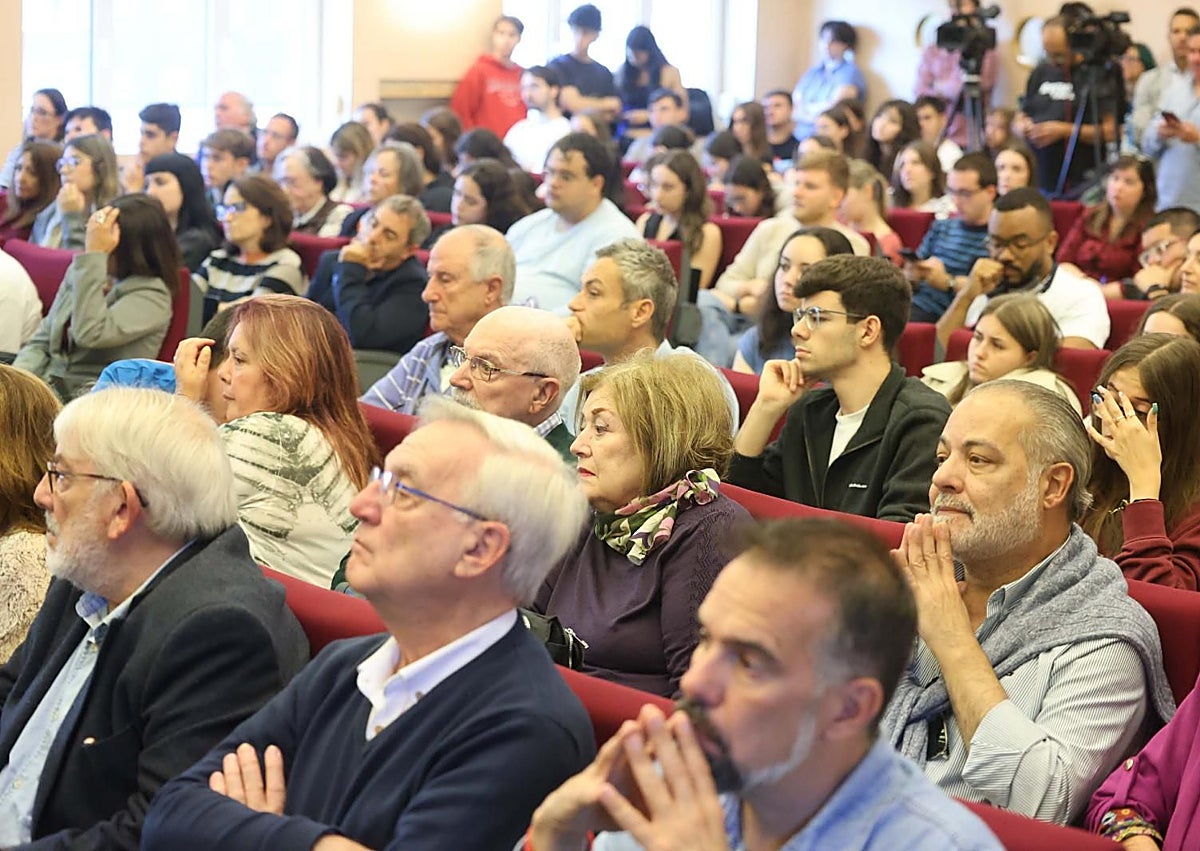 Imagen secundaria 1 - Zapatero atribuye el avance económico y social de España a la inmigración