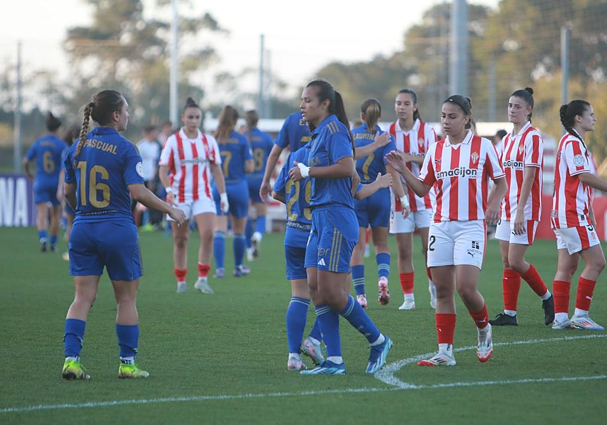 Una jugada en el derbi asturiano.