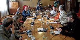 La junta de portavoces, ayer, reunida en la Junta General.