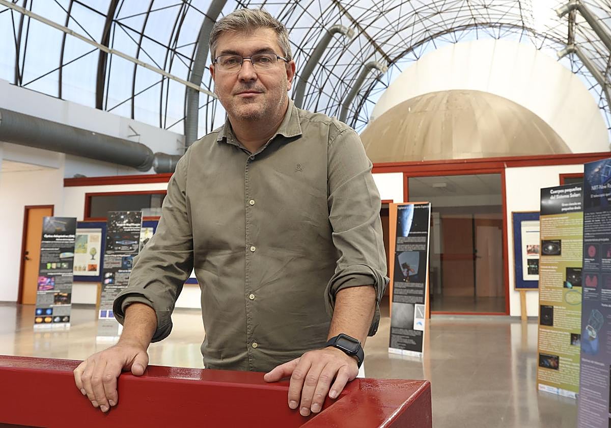 Rubén González, director de la Escuela de Marina Civil de Gijón.