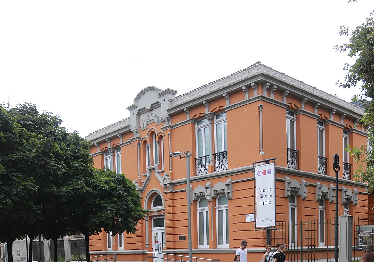 Museo Nicanor Piñole, en la plaza de Europa.