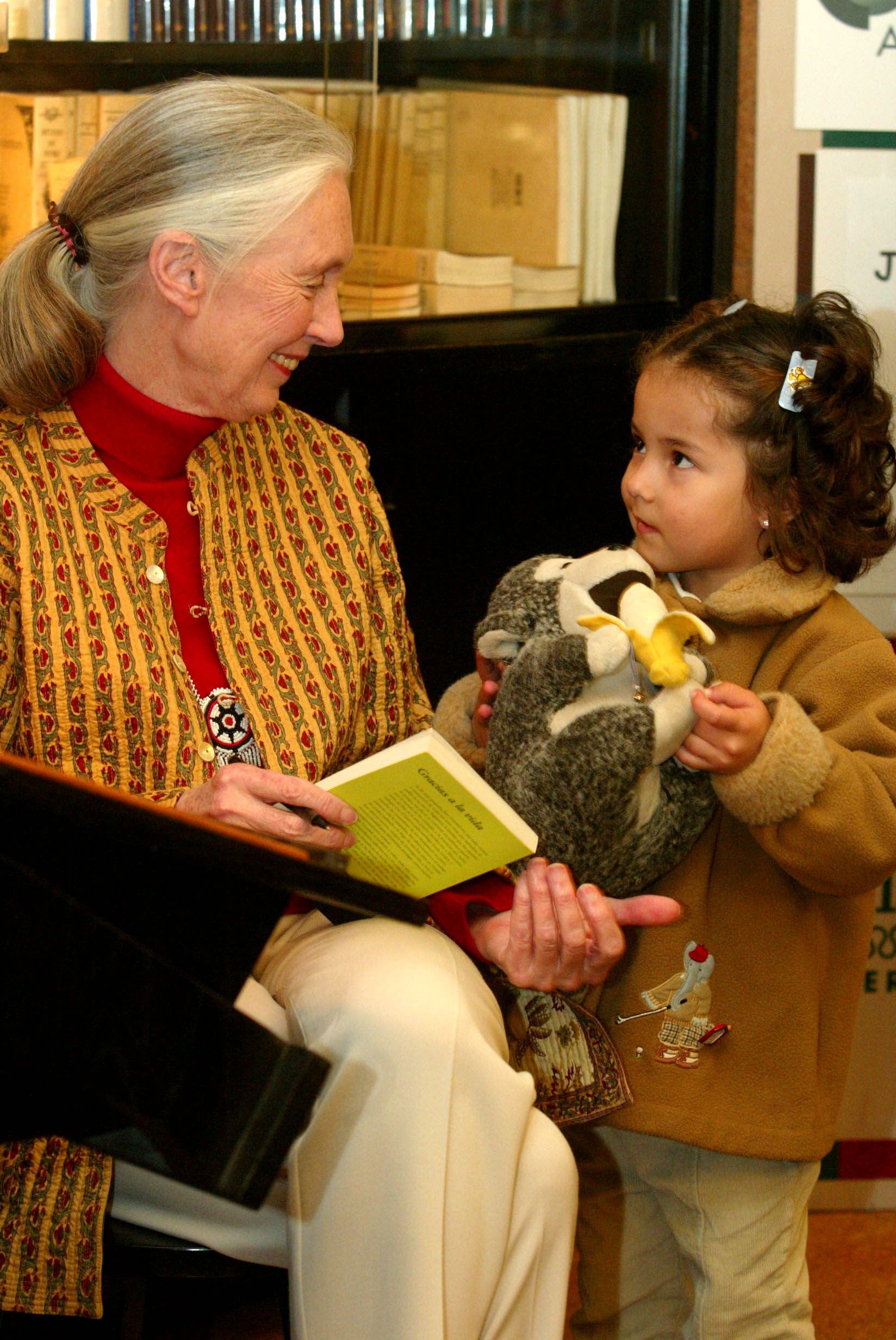 El paso de Jane Goodall por Asturias, en imágenes