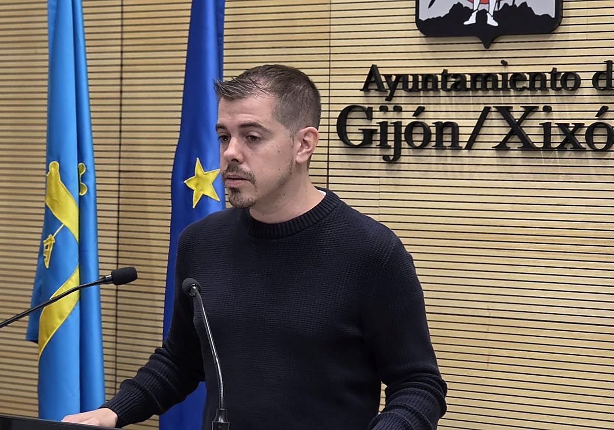 Javier Suárez Llana, este jueves, en la sala de prensa del Ayuntamiento de Gijón.