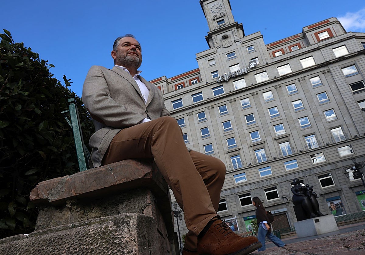 Paniceres, en la plaza de la Escandalera, donde se ha convocado la manifestación contra el peaje el 17 de octubre.