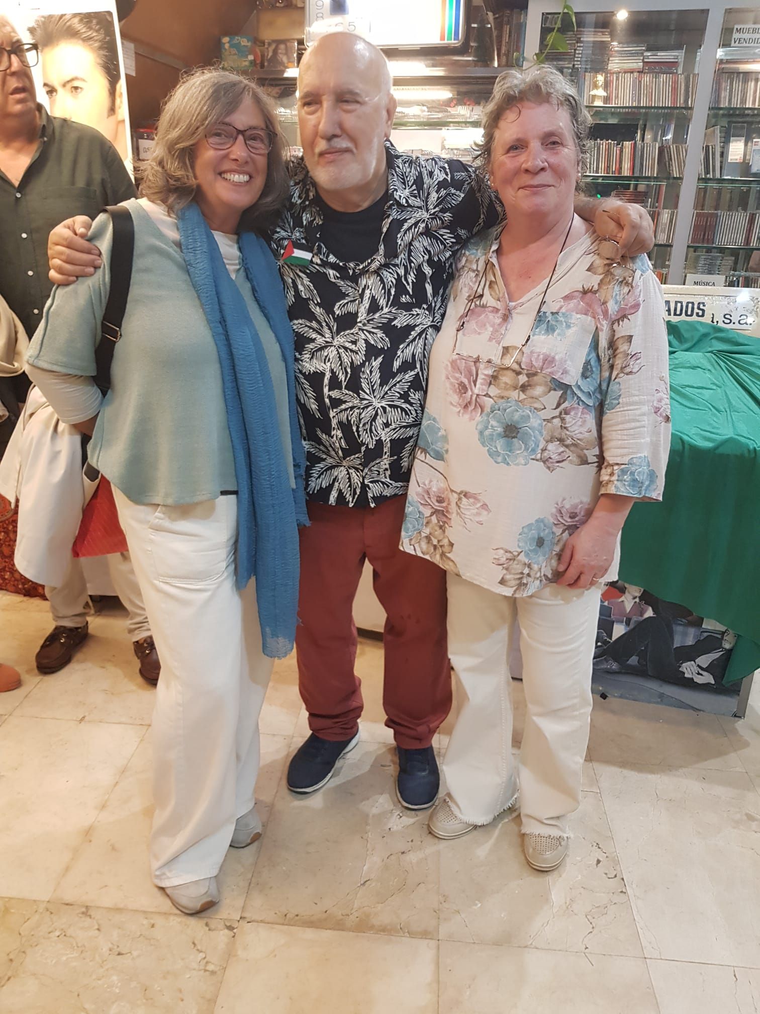 Sonora despedida para la emblemática tienda de discos del centro de Gijón