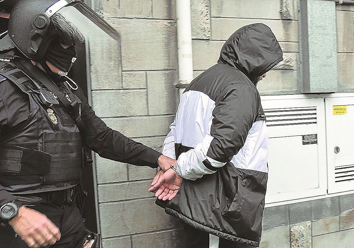 Momento de la detención de uno de los acusados del crimen de José Antonio Justel.