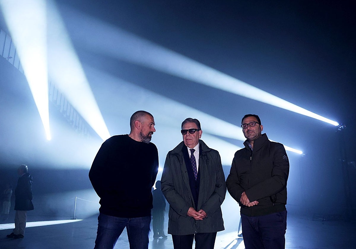 Imagen principal - Noche Blanca, noche de multitudes en Oviedo