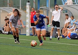 Jugada del partido disputado este sábado por el Real Avilés en el Olímpico de León.
