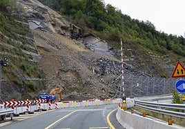 La autopista de peaje del Huerna sigue en obras por remodelación general, y por la rehabilitación y consolidación de la ladera argayada hace un año.