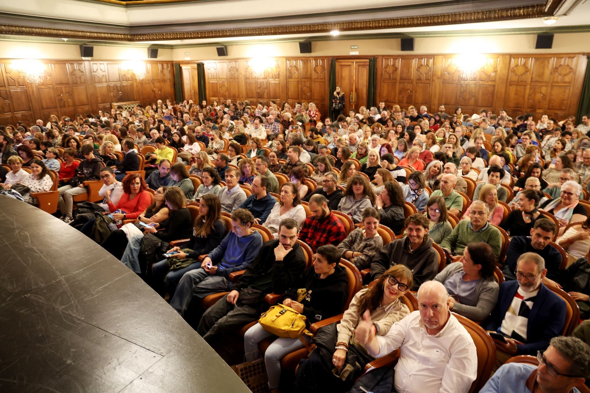 Oviedo brilla en su Noche Blanca, en imágenes