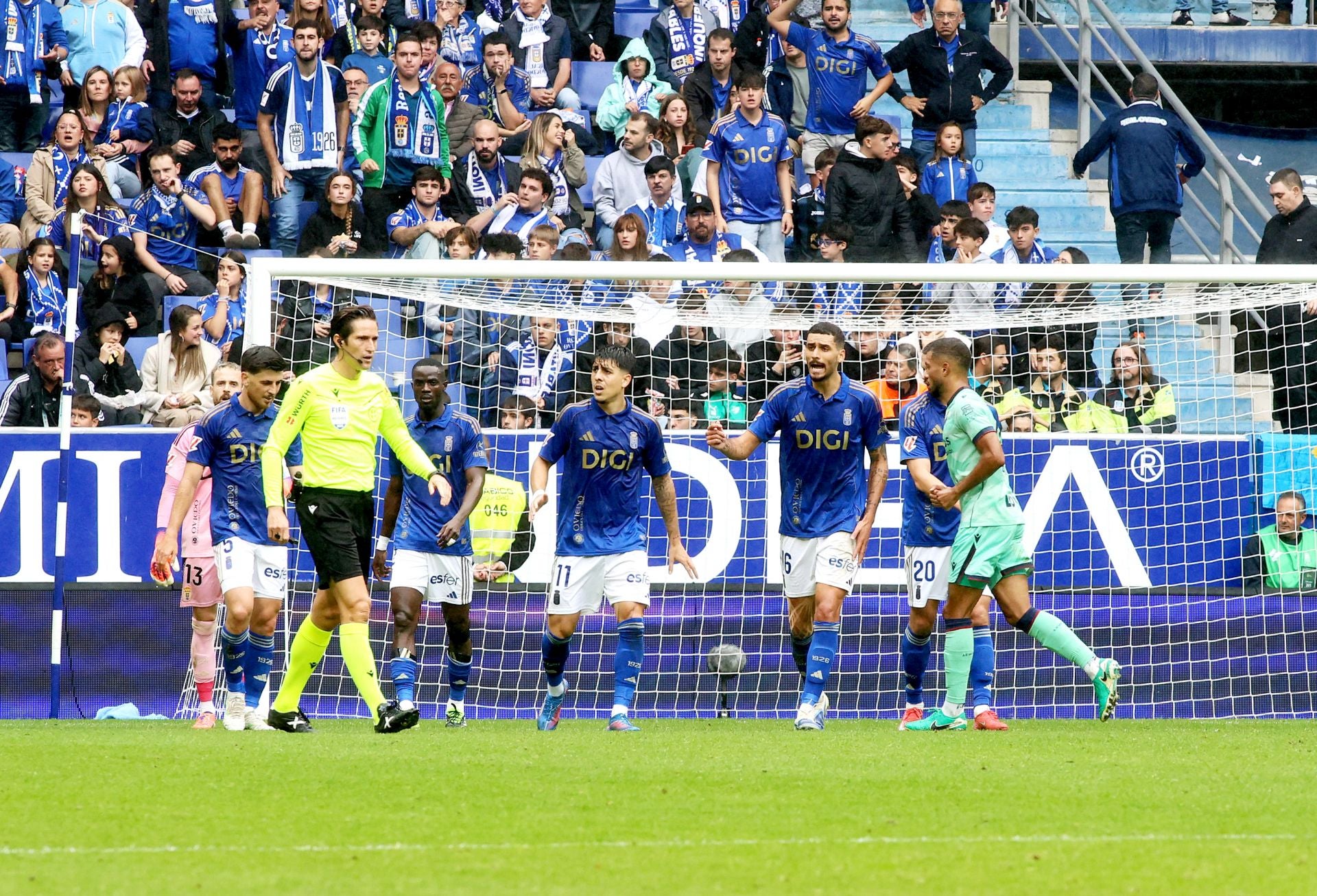 Las mejores jugadas del Real Oviedo 0-2 Levante, en imágenes