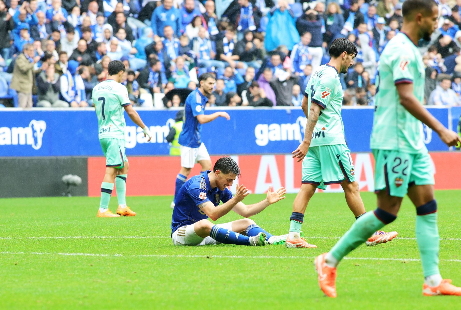 Las mejores jugadas del Real Oviedo 0-2 Levante, en imágenes
