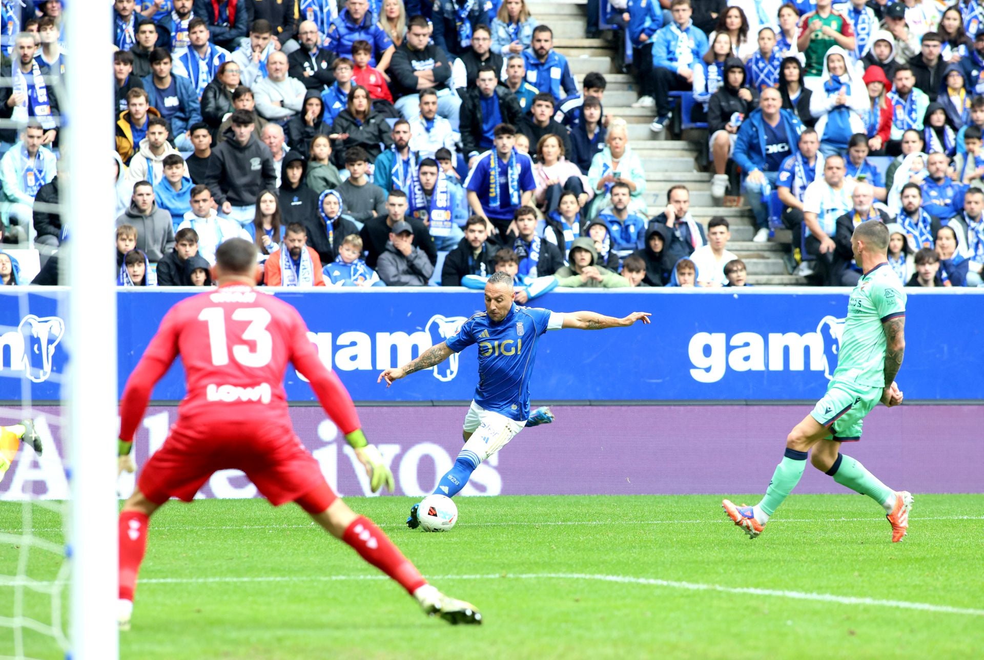 Las mejores jugadas del Real Oviedo 0-2 Levante, en imágenes