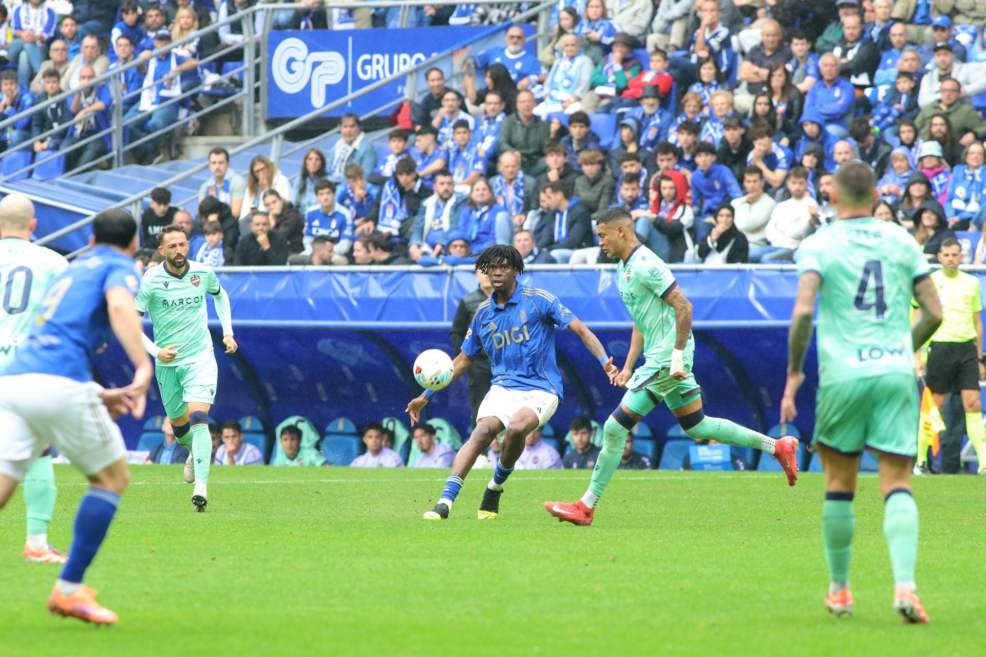 Las mejores jugadas del Real Oviedo 0-2 Levante, en imágenes