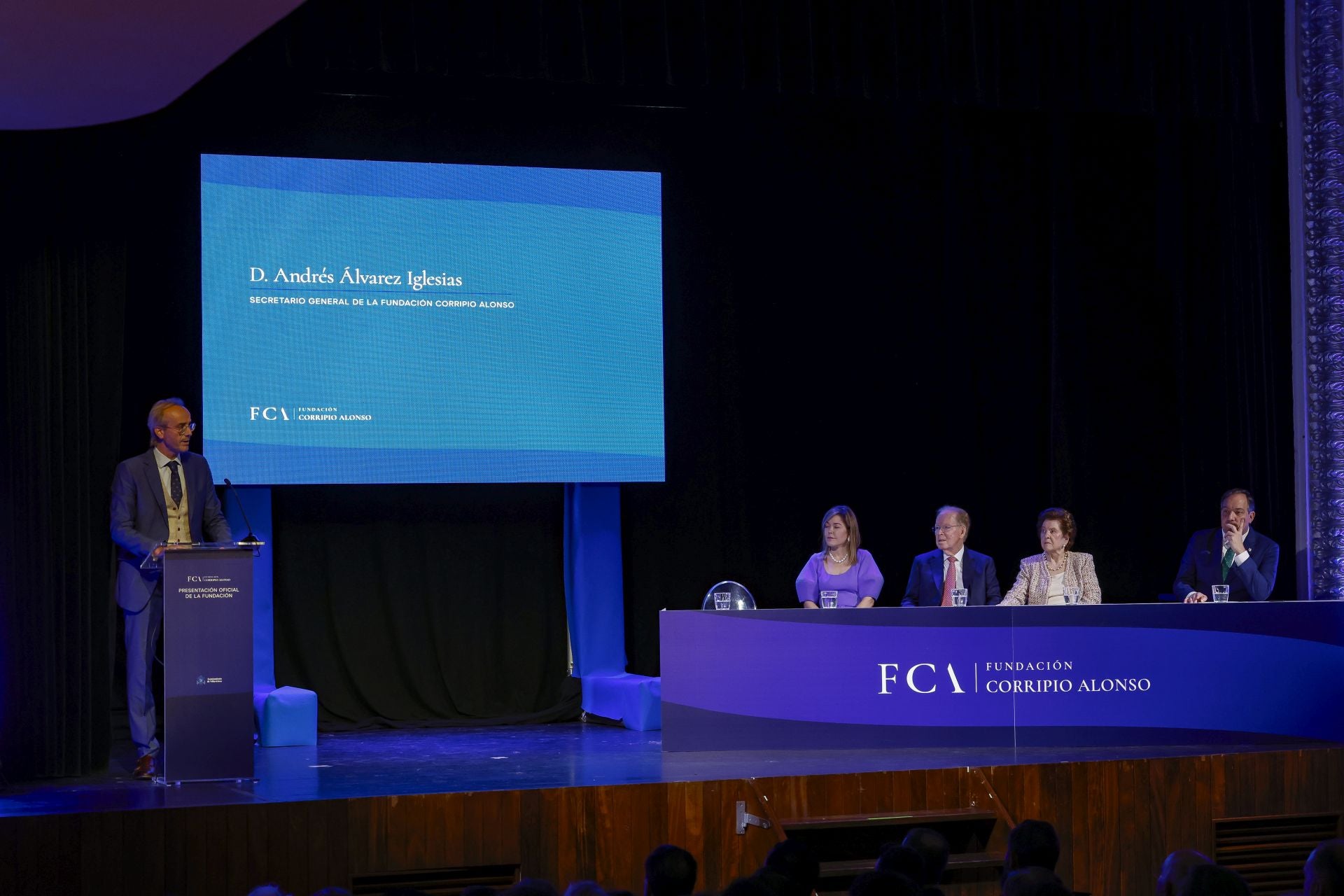 Así fue la presentación de la Fundación Corripio Alonso en el teatro Riera de Villaviciosa