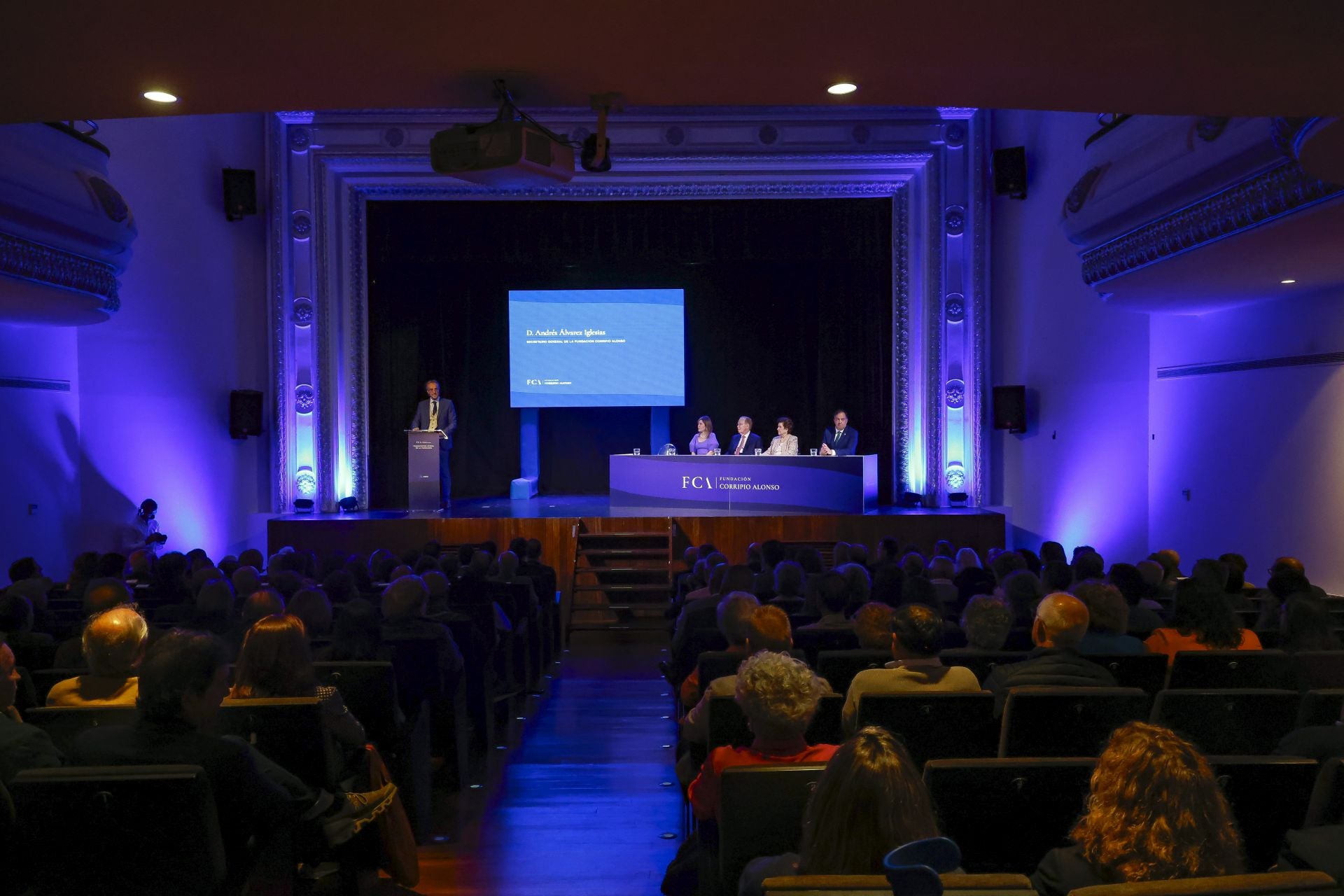 Así fue la presentación de la Fundación Corripio Alonso en el teatro Riera de Villaviciosa