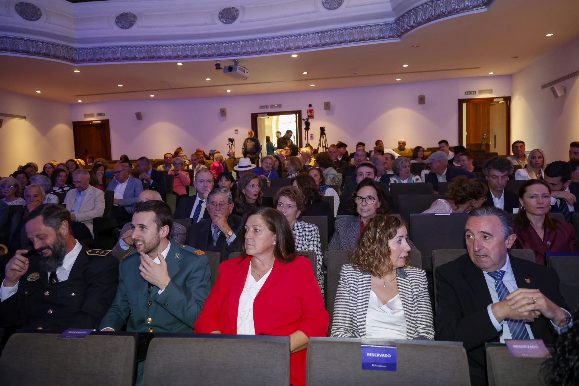 Así fue la presentación de la Fundación Corripio Alonso en el teatro Riera de Villaviciosa