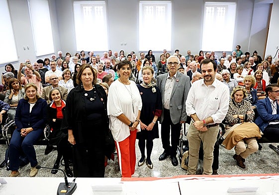 Laura Díez, Nieves Concostrina, Conchita Paredes, Fidel Rodriguez y Gonzalo Olmos en el acto en el Archivo Histórico.