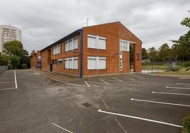 Sede de la Escuela de Idiomas en el Polígono de Pumarín.