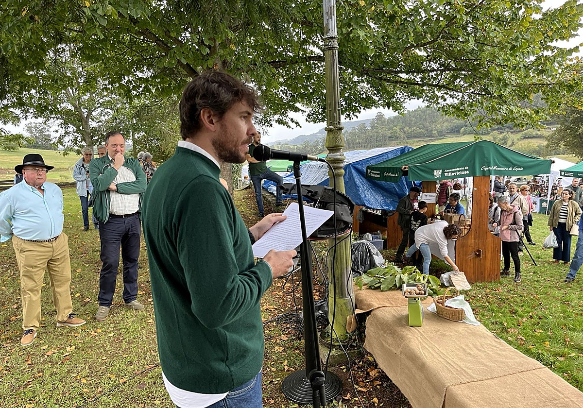 El enólogo Tano Collada, durante el pregón.