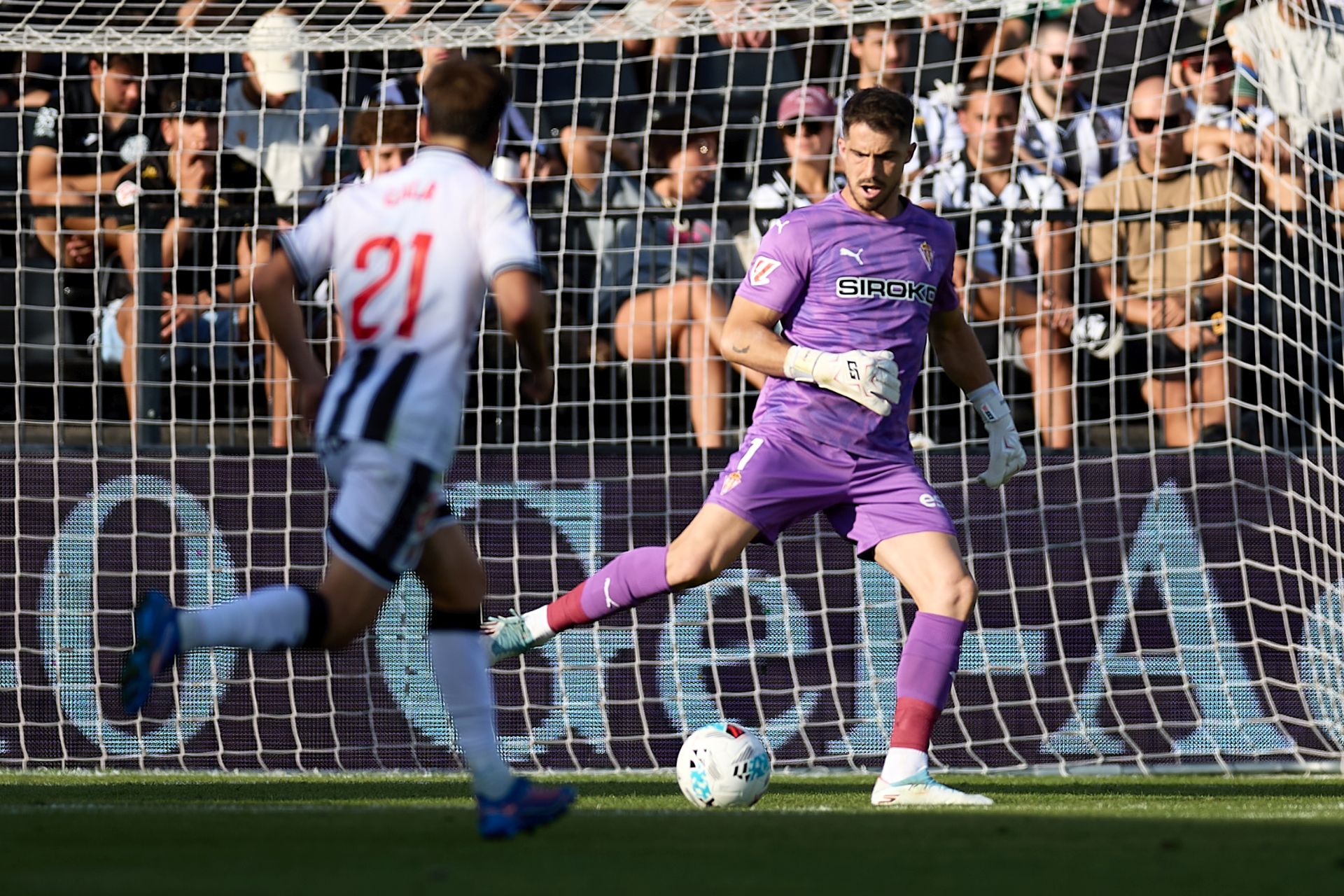 Las mejores jugadas del Castellón-Sporting, en imágenes