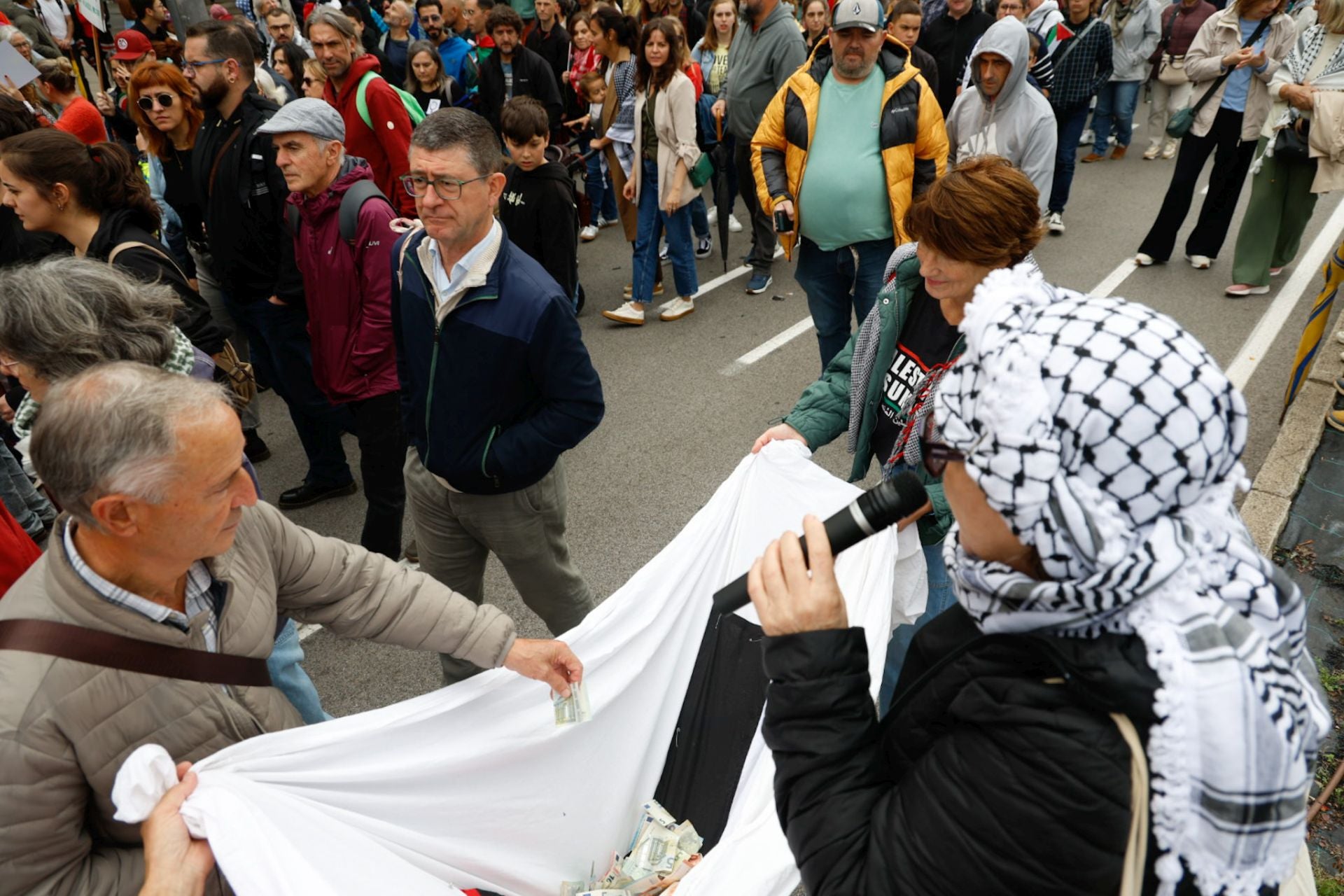 Las imágenes que deja la multitudinaria manifestación propalestina en Gijón