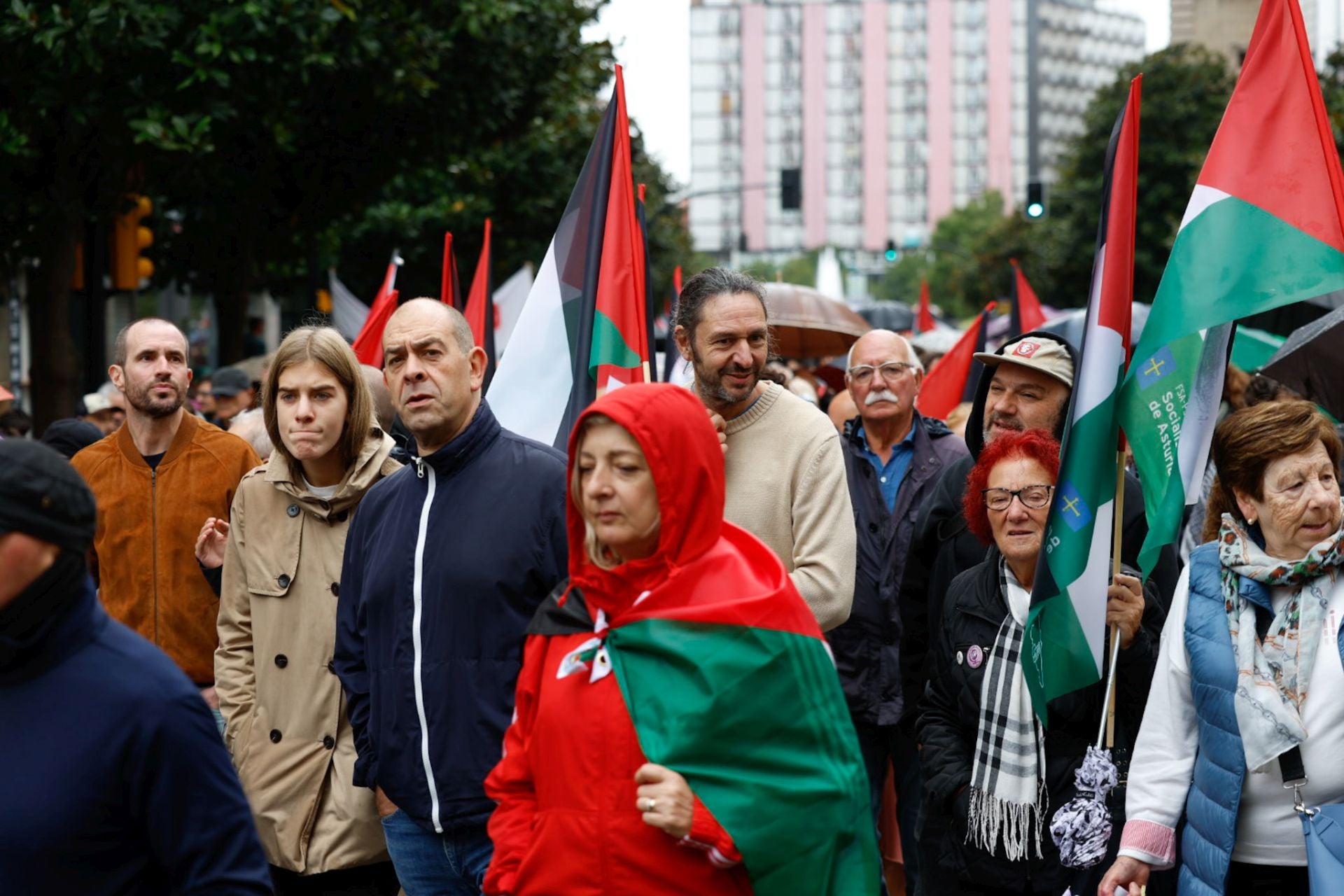 Las imágenes que deja la multitudinaria manifestación propalestina en Gijón