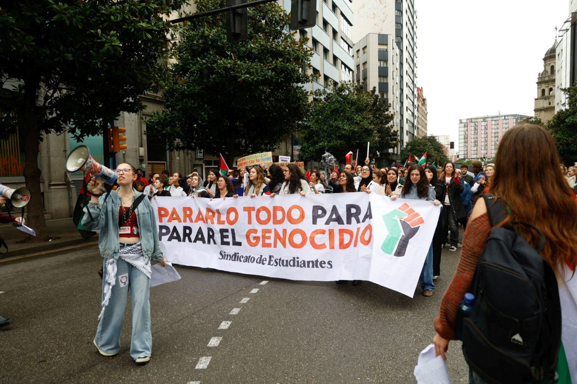 Las imágenes que deja la multitudinaria manifestación propalestina en Gijón