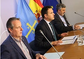 Marcelino Marcos Líndez, Guillermo Peláez y Alejandro Calvo, tras el Consejo de Gobierno.
