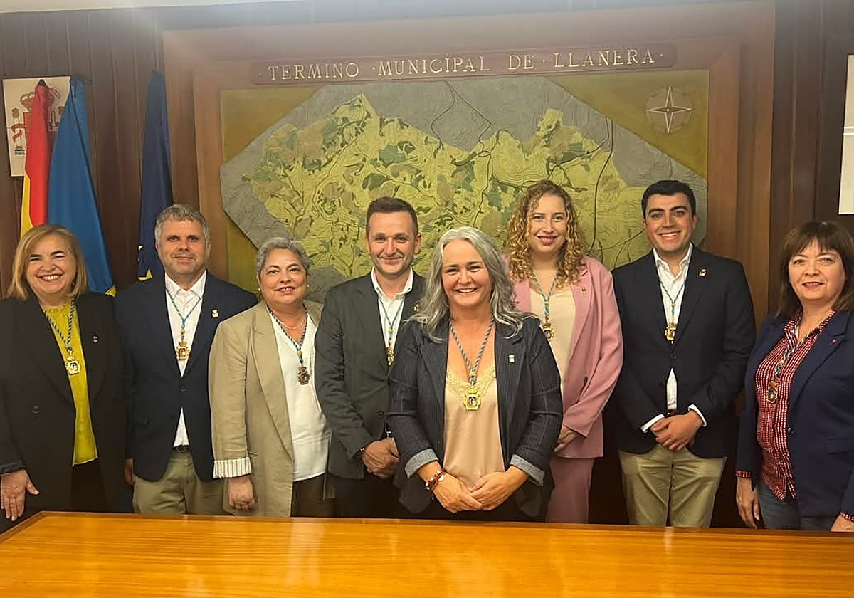 De izquierda a derecha: Montserrat Alonso, José Antonio González, Pilar Fernández, David del Pozo, Eva María Pérez, Beatriz Ruiz, Nicolás Fernández y Susana García.