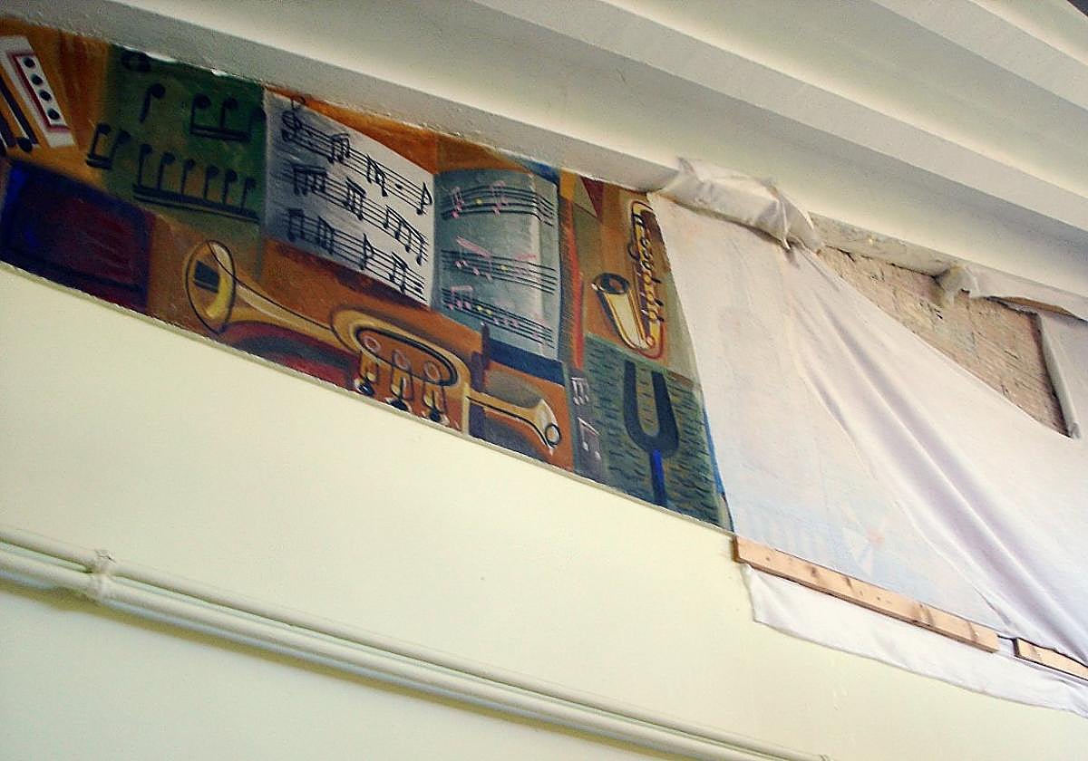 Uno de los murales se calló hace algunos años.