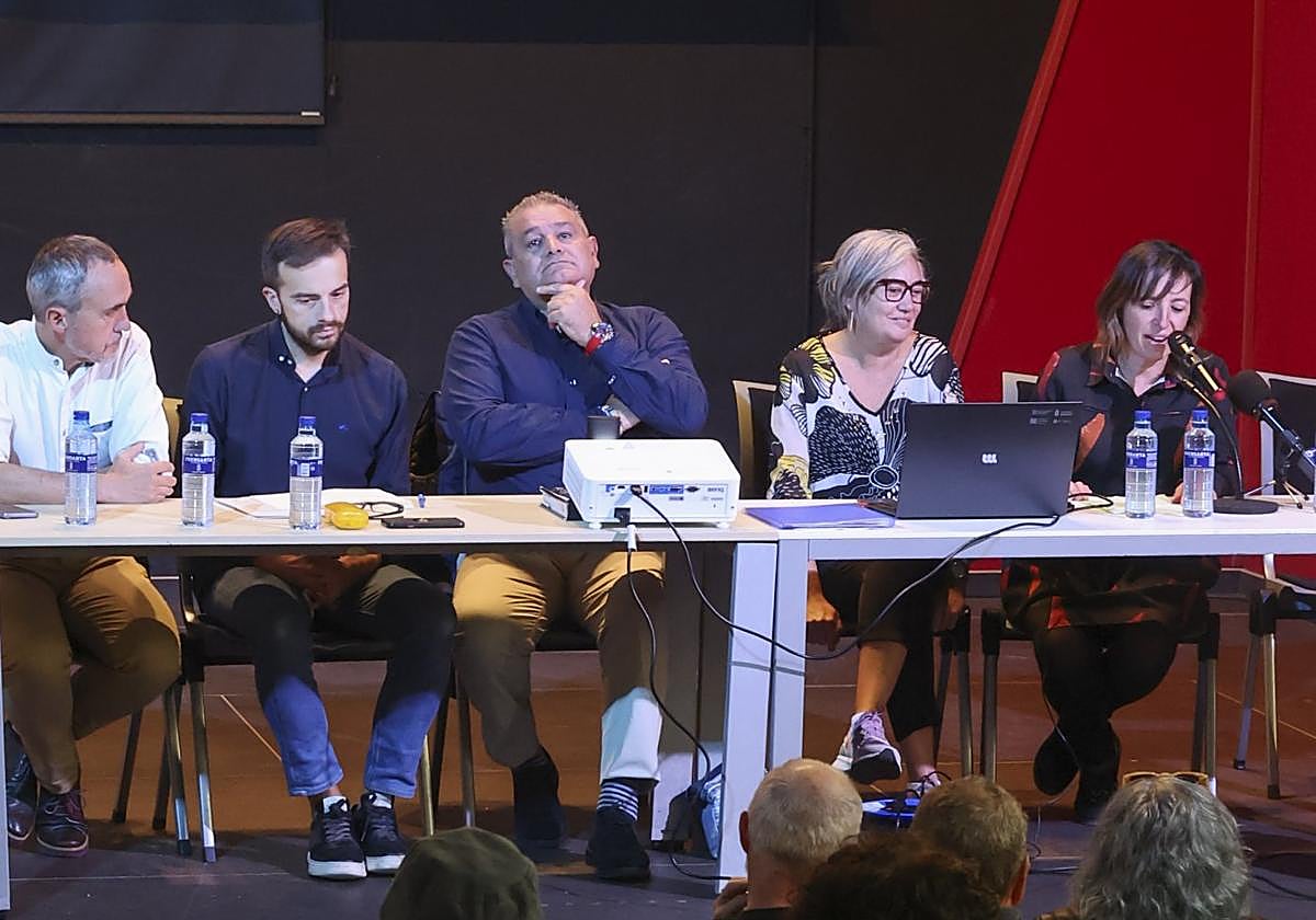 La presentación de la comunidad energética en Muros.