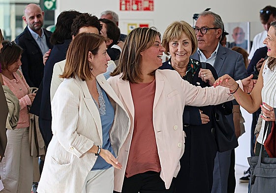 Adriana Lastra, delegada del Gobierno en Asturias; Gimena Llamedo, vicepresidenta del Principado; Mariví Monteserín, alcaldesa de Avilés, y la delegada del Gobierno contra la Violencia de Género, Carmen Martínez Perza.