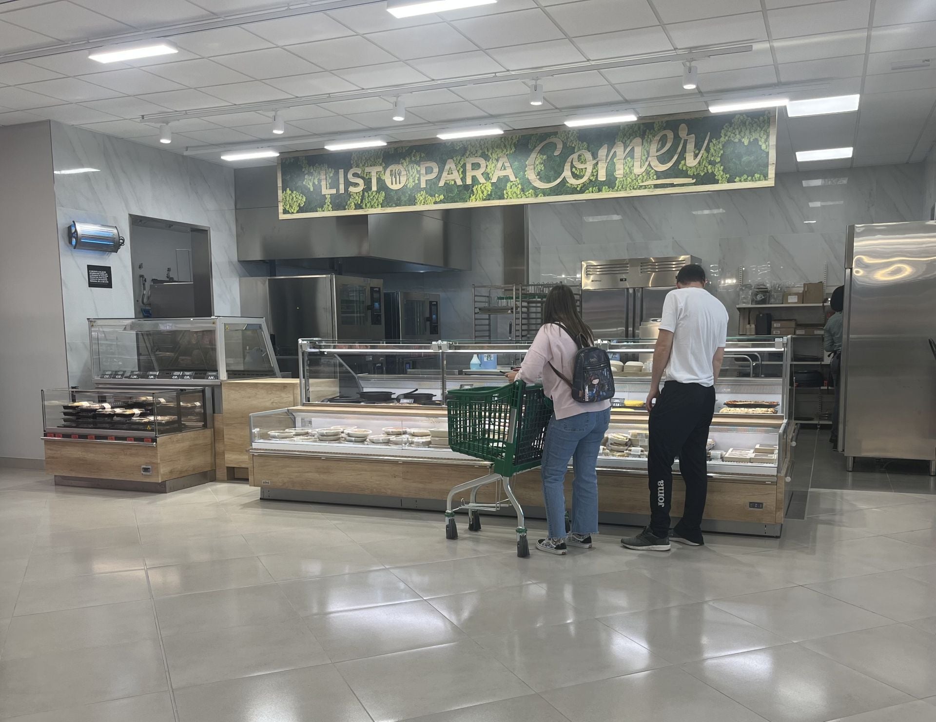 Sección de listo para comer en el Mercadona de Porceyo.