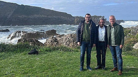 Barbón, Revilla y Urkullu, con González Vara en el recuerdo
