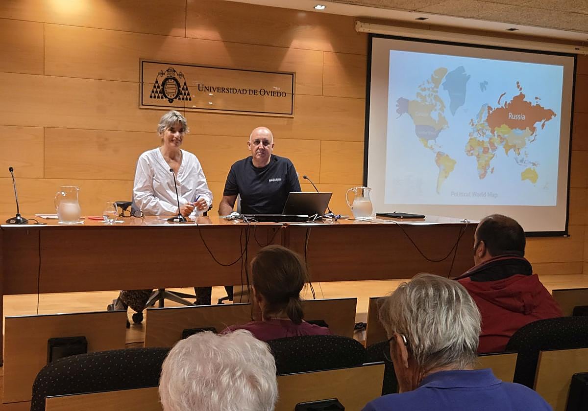 Mercedes de Soignie y Alberto Campa, en el Aula de Cultura.
