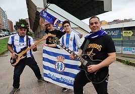 Los integrantes de la banda Inspirados, en la pista de La Exposición con el Suárez Puerta al fondo.