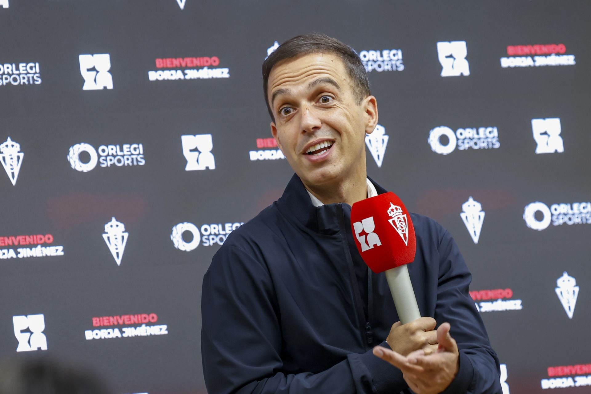 Así ha sido el primer día de Borja Jiménez, nuevo entrenador del Sporting de Gijón