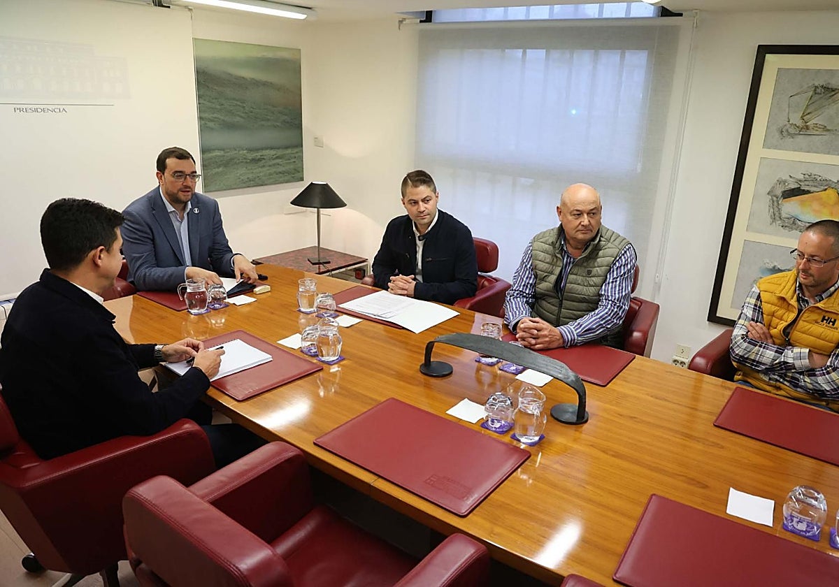 El presidente Adrián Barbón se reúne con el sindicato Unión Rural Asturiana (URA).