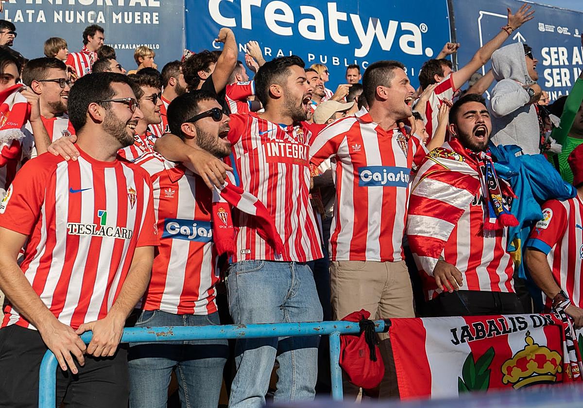 Aficionados del Sporting, en un desplazamiento.