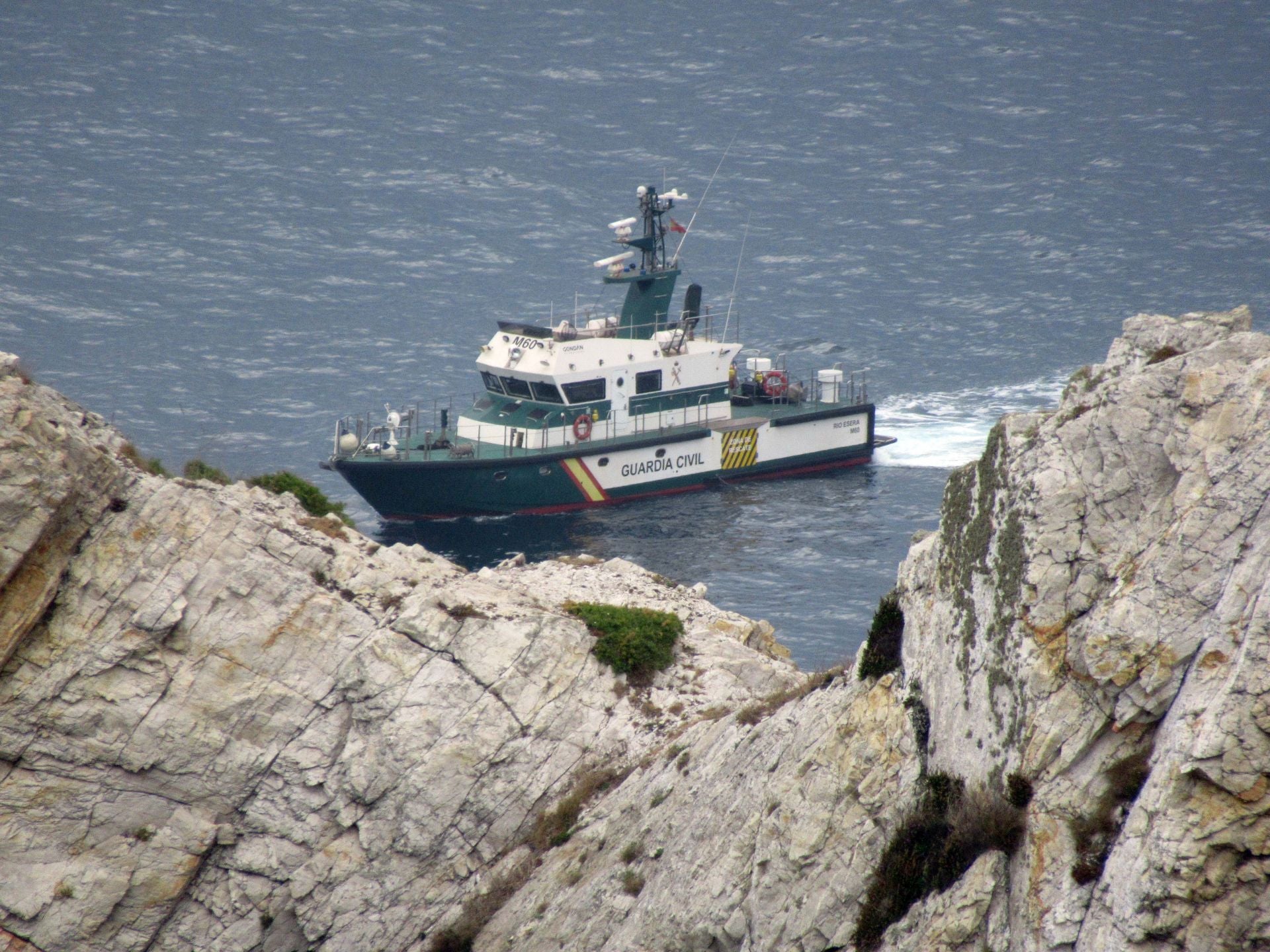 Por tierra, mar y aire: continúa la búsqueda en el Cabo Peñas de la desaparecida de 33 años