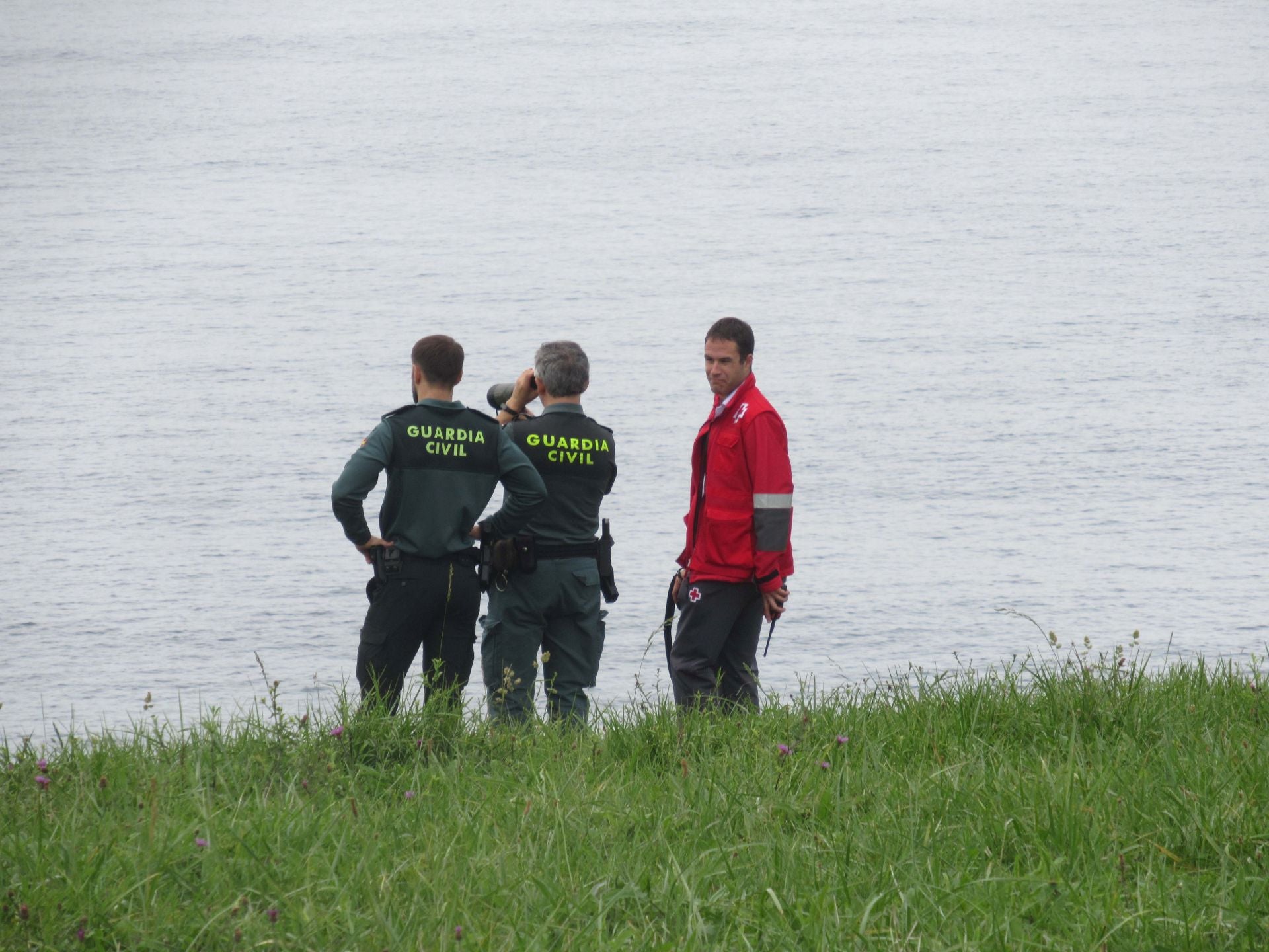 Por tierra, mar y aire: continúa la búsqueda en el Cabo Peñas de la desaparecida de 33 años