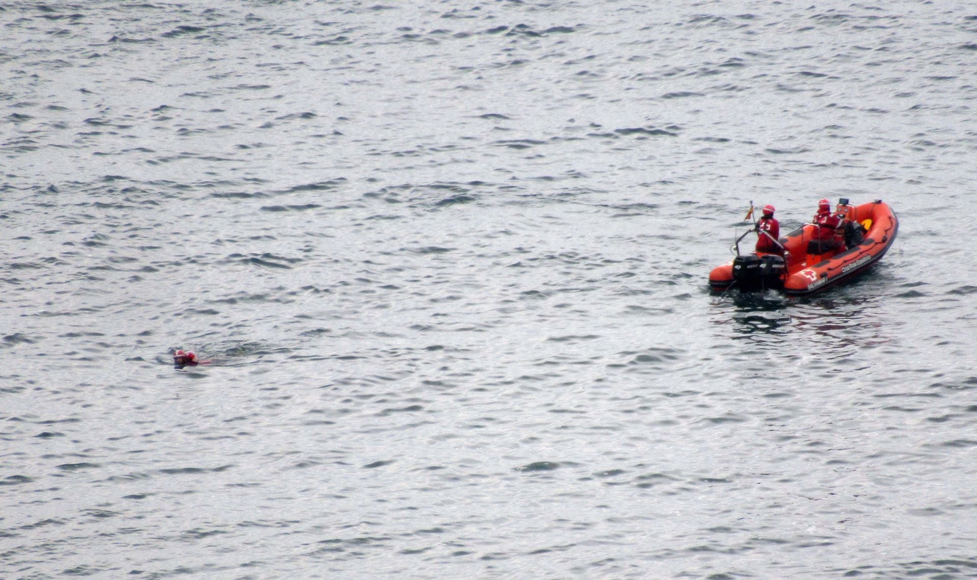 Por tierra, mar y aire: continúa la búsqueda en el Cabo Peñas de la desaparecida de 33 años
